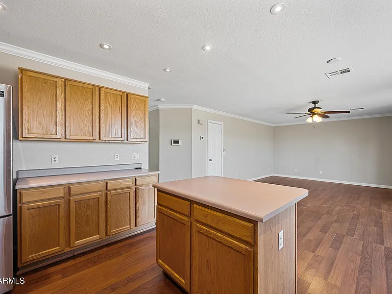 210 E Jasper Ct — Photo 11