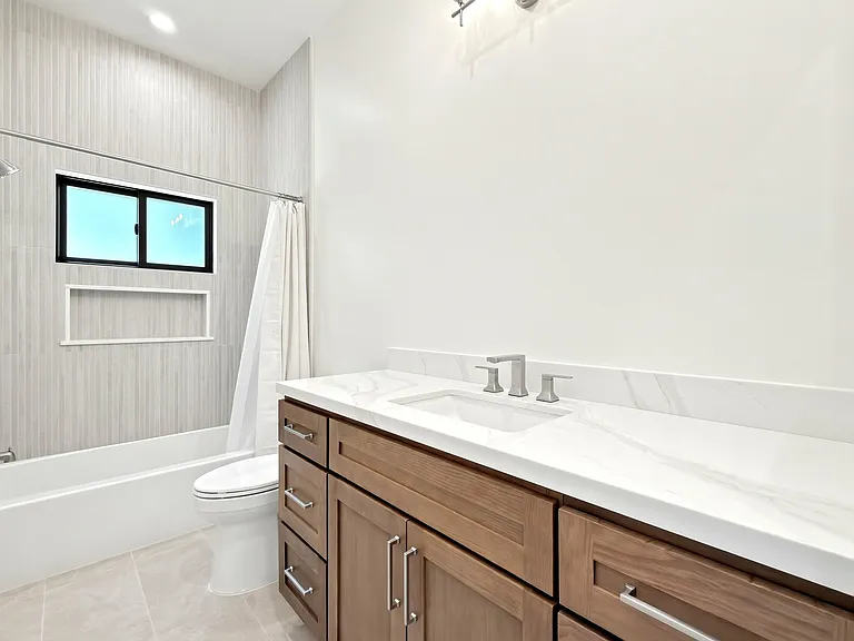 991 W Highland Dr — Photo 22