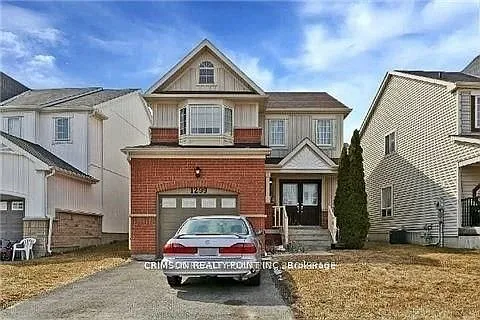 1299 Ashgrove Cres — Photo 2