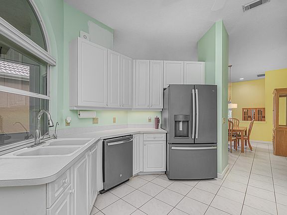 2nd image of 620 SW St Thomas Cove