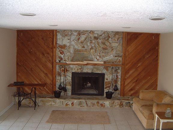 2nd image of 3253 Lake Saxon Dr