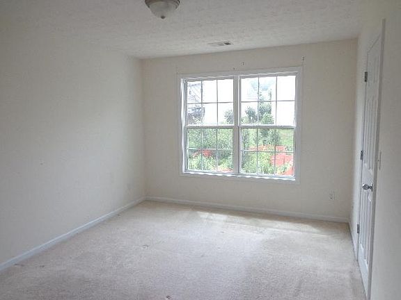 4th image of 1376 River Club Dr NE