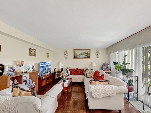 3rd image of 51 Lorraine Terrace #224