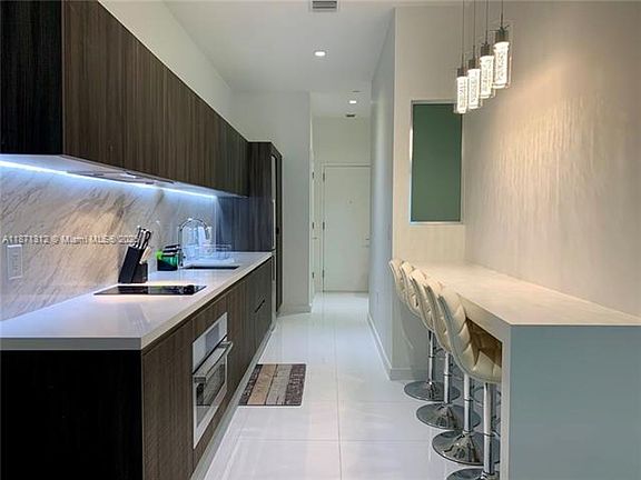 4th image of 851 NE 1st Ave #502