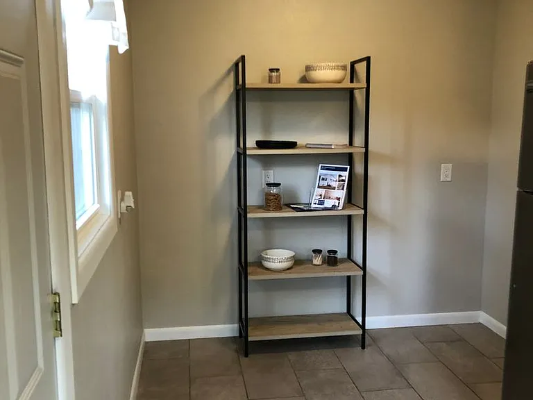 1607 Plymouth Ave — Photo 6