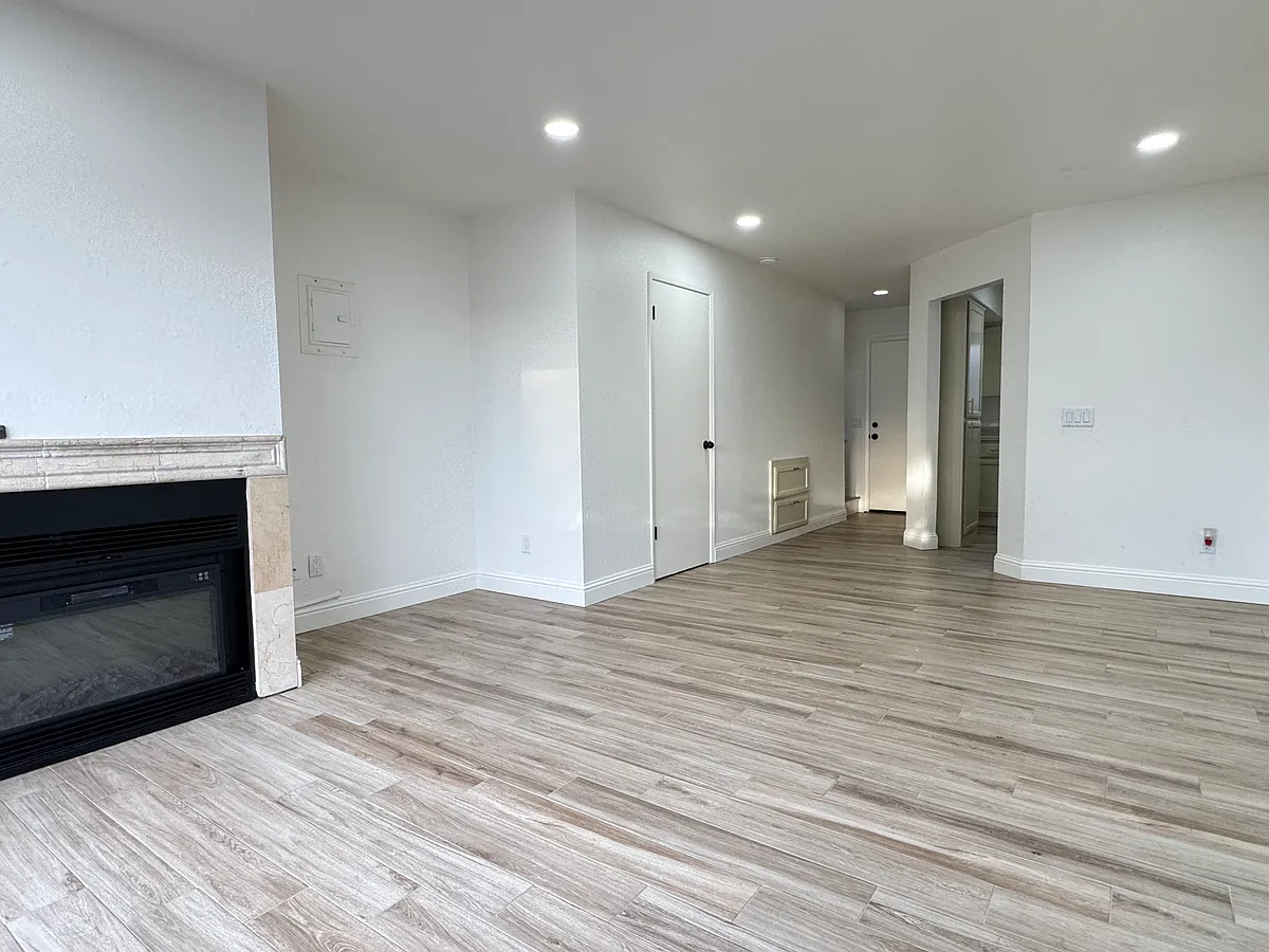 Building Photo - 110 W Rossi St #6
