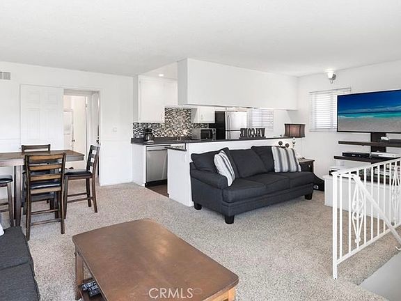 4th image of 3206 W Balboa Blvd