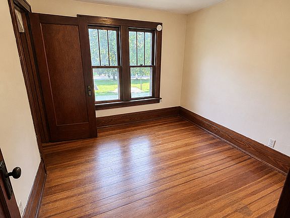 4th image of 223 Highland Ave
