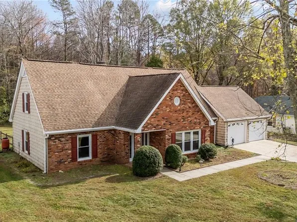 2055 Storm Canyon Rd, Winston Salem, NC 27106