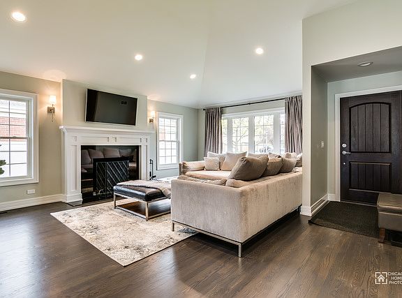 3rd image of 5140 Farwell Ave