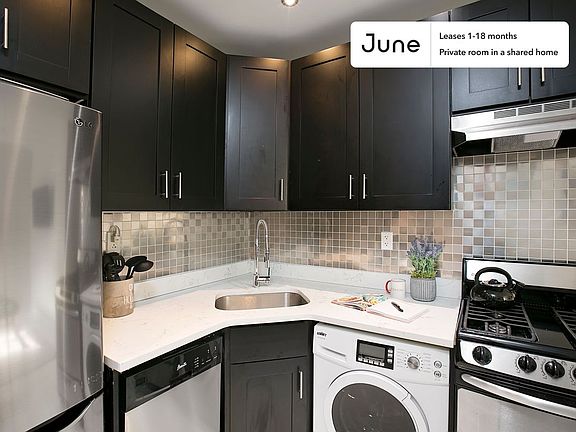 5th image of 320 Manhattan Ave #56-C