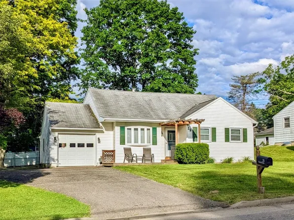 29 Frederick Dr, Apalachin, NY 13732