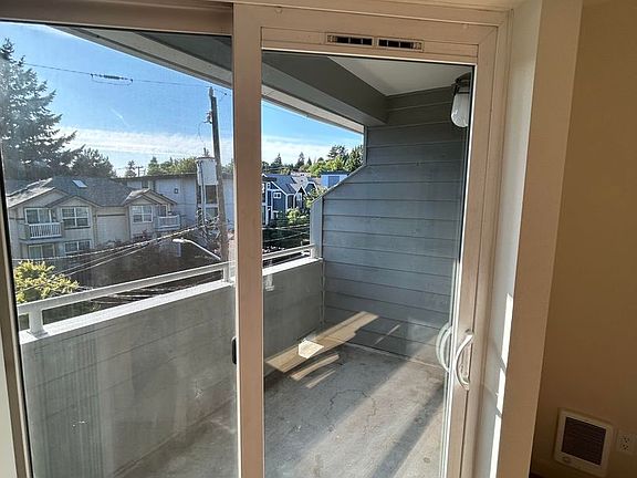 5th image of 3624 Phinney Ave N #406