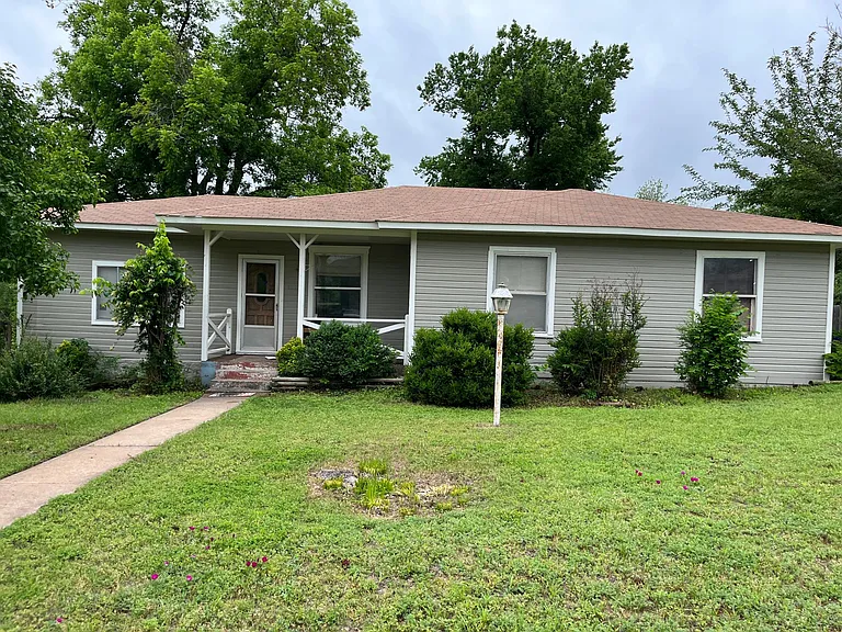 1623 W Harrison Ave — Photo 1