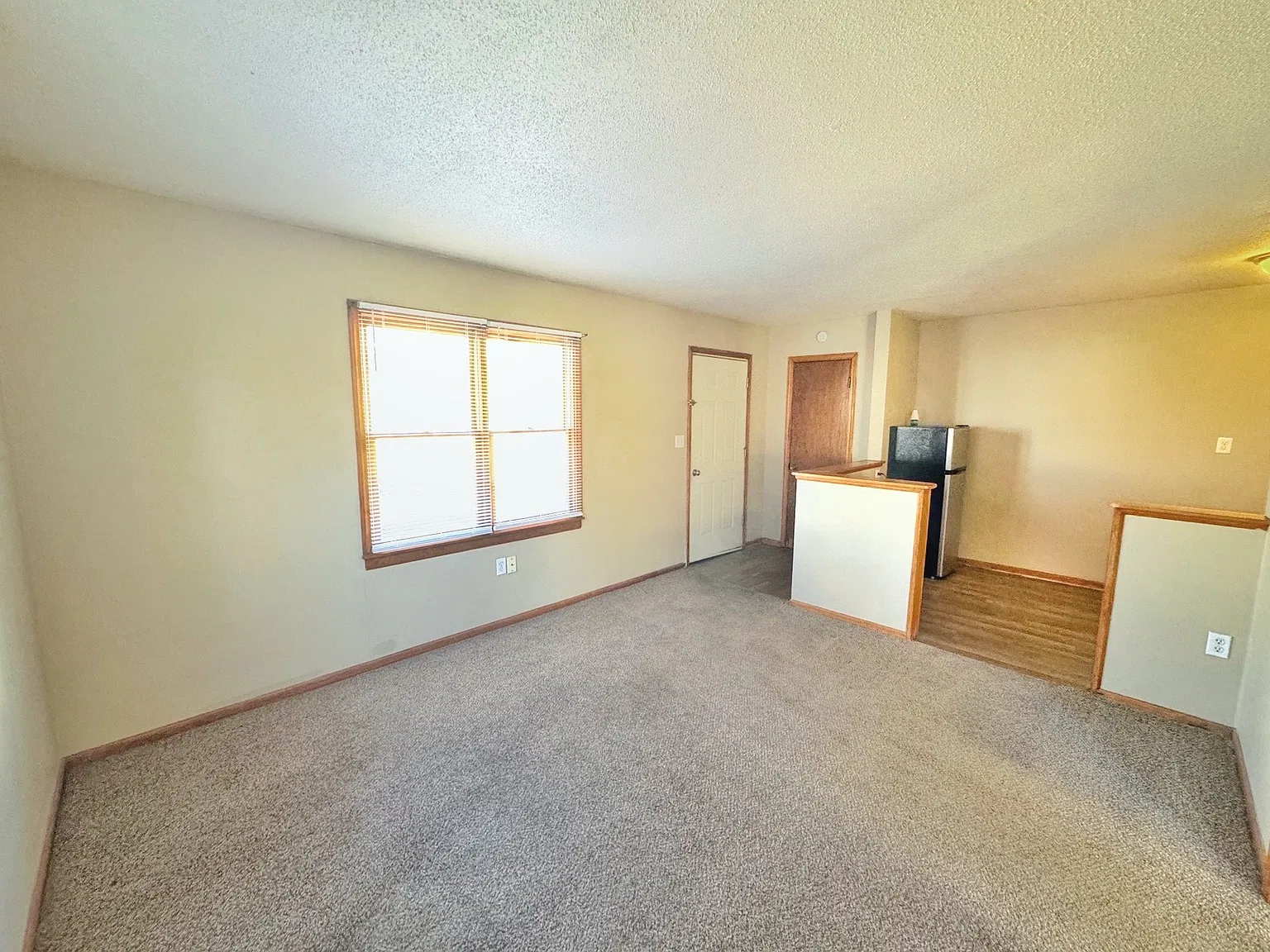 Lease only: 315 Jefferson Apt, Warrensburg, MO 64093 - D — Photo 2