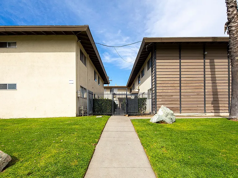 Lanai Village Apartments — Photo 23