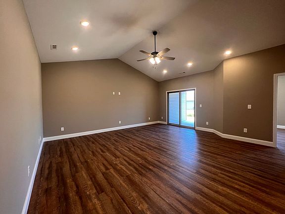 3rd image of 313 Deerfield Dr