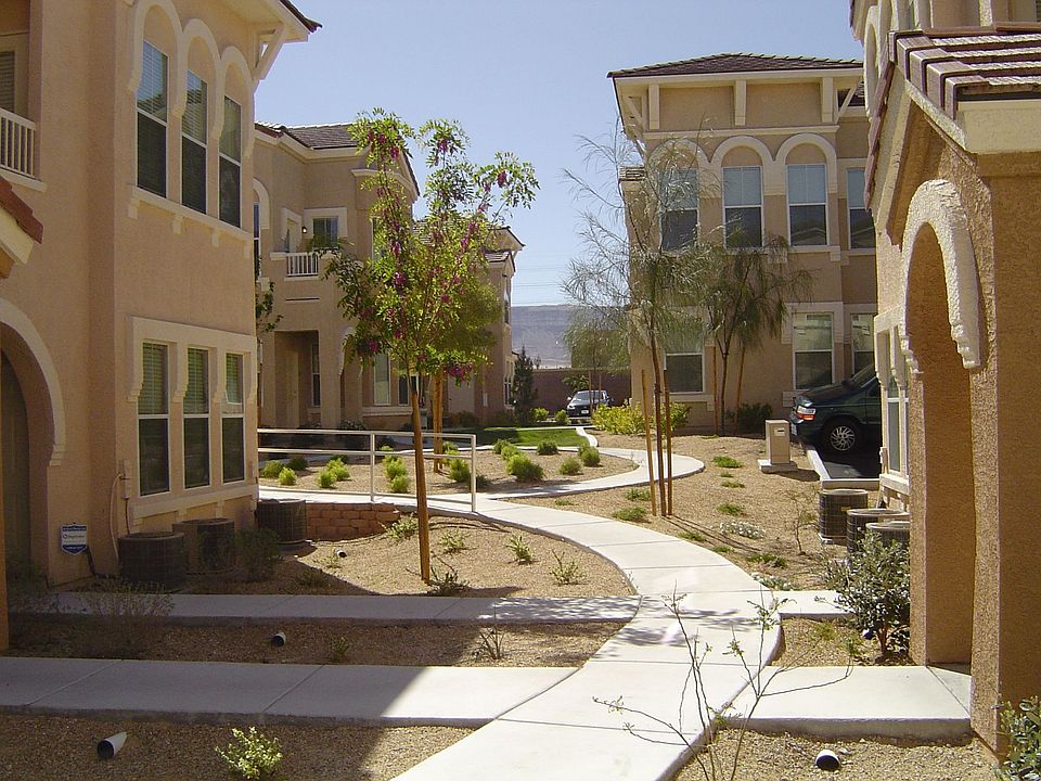 Walk way to condo ( condo on right)