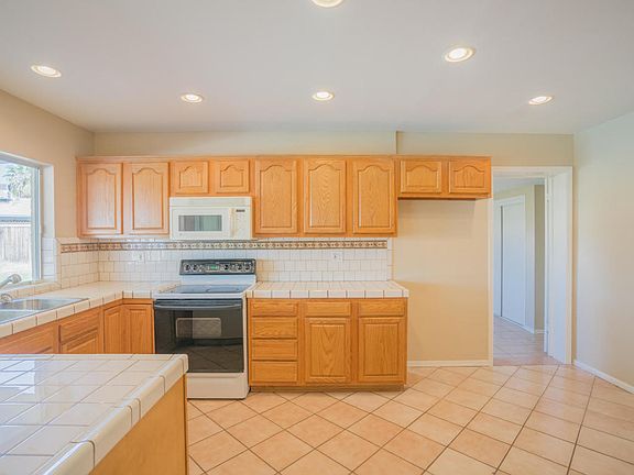 3rd image of 4242 W Garden Dr
