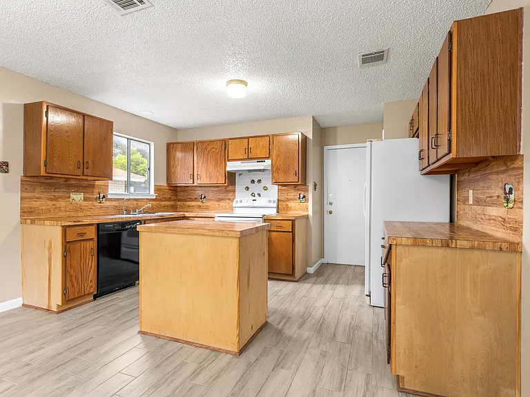 7254 Flaming Forest St — Photo 9
