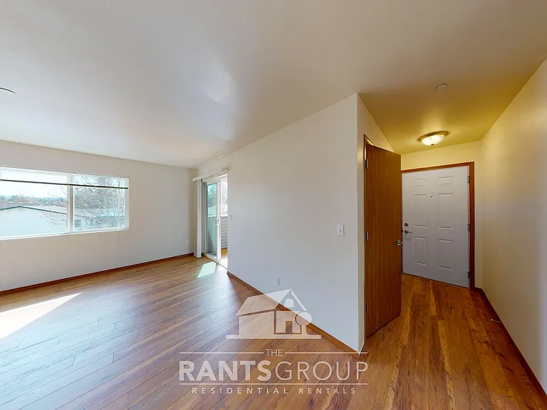 Crystal Springs Apartments — Photo 6