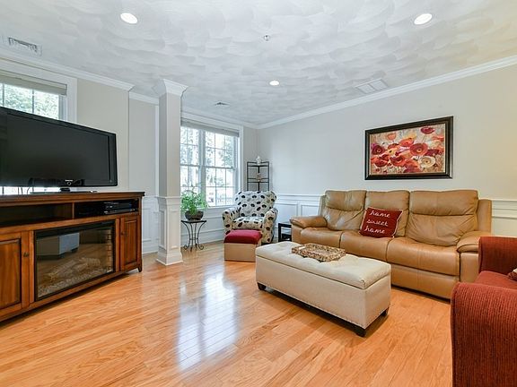 3rd image of 215 Harvard St Unit 19