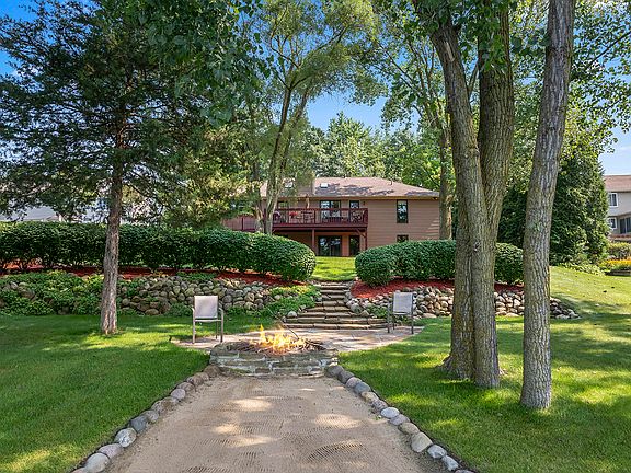 2nd image of 413 Tulip Cir