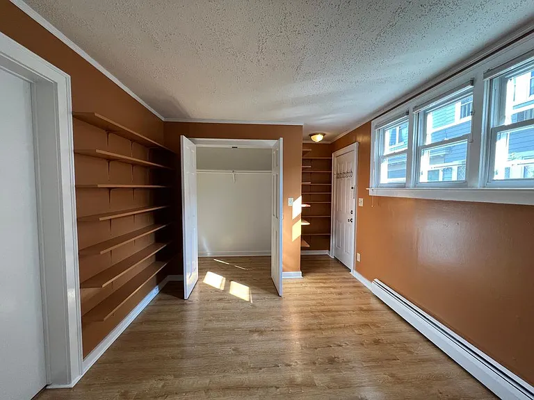 569 Whitney Ave #1R — Photo 10