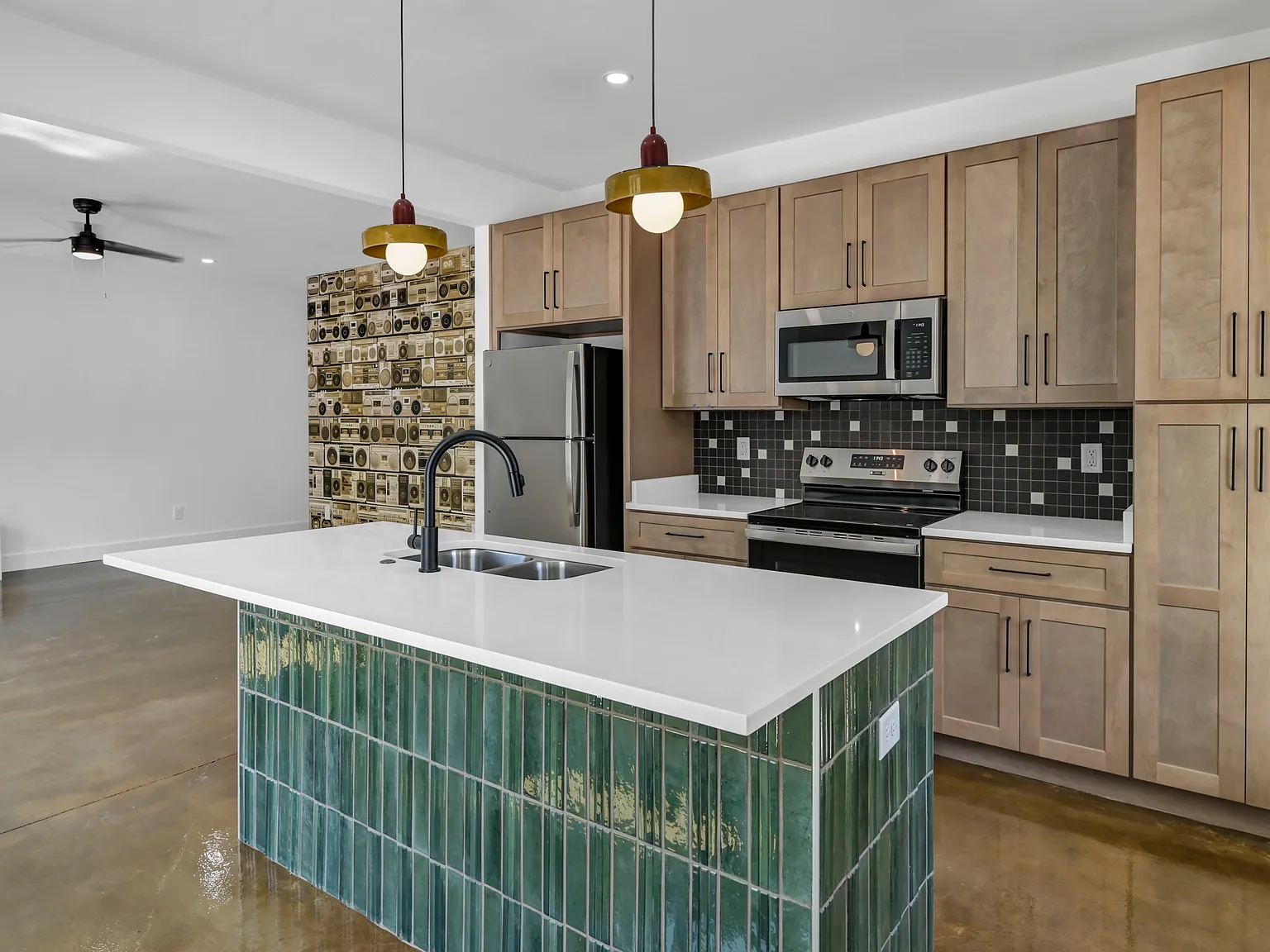 3 bed, 1560 sqft, $2,700 — Photo 4