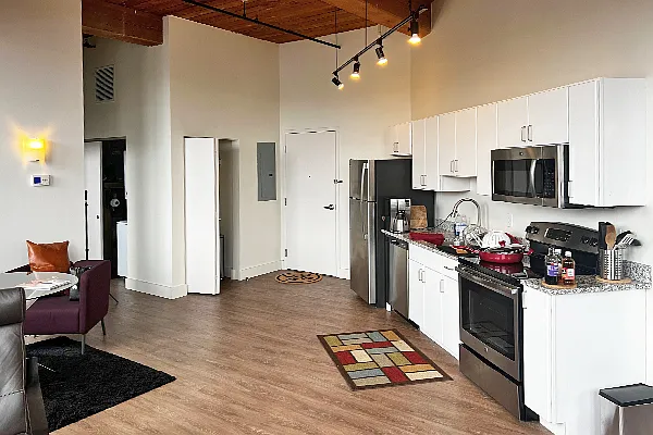 2 bed, 1.0 bath, 1045 sqft, $2,700 — Photo 2
