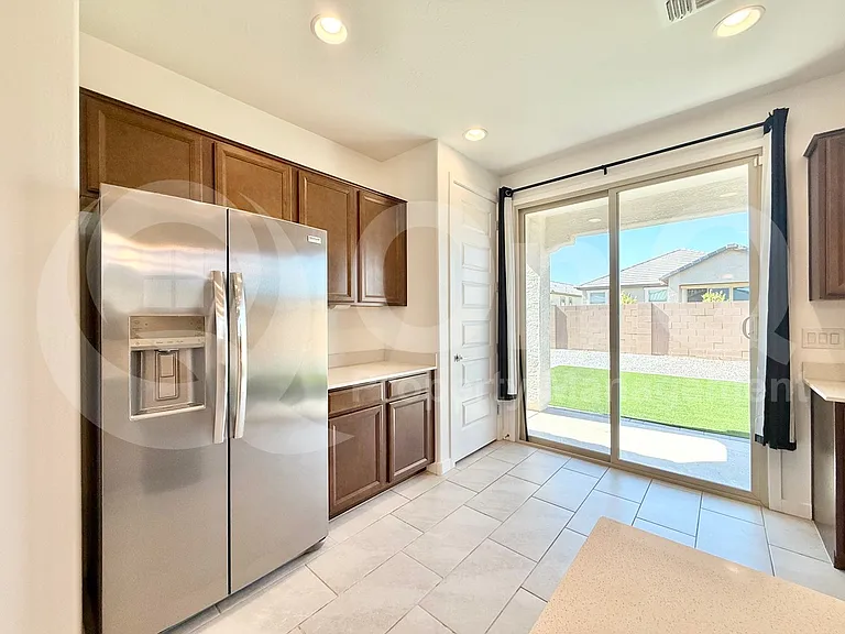 9432 W Roma Ave — Photo 8