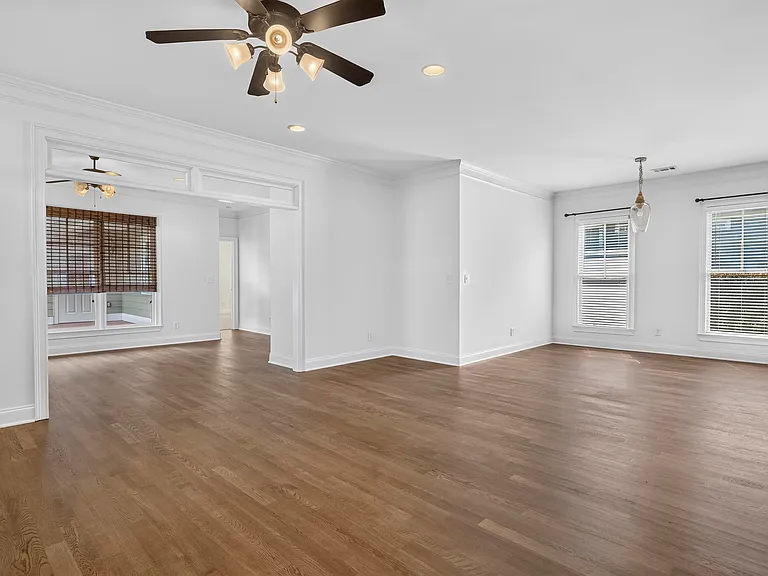 1081 Carriage Ridge Dr — Photo 14