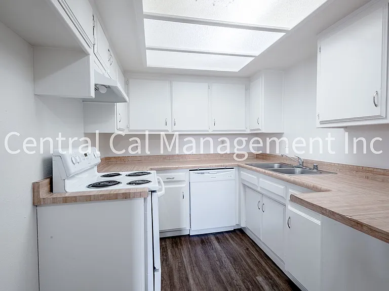 1913 Wilson Rd — Photo 7