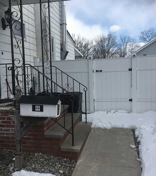 1st image of 23 Fournier Cres #23