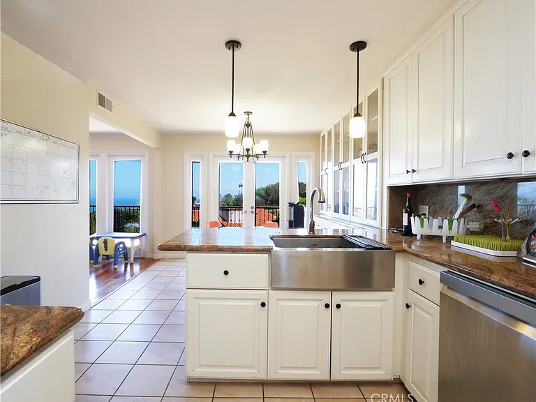 345 Palos Verdes Dr W — Photo 6