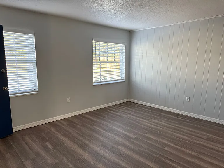 Manatee Bay Apartments — Photo 48