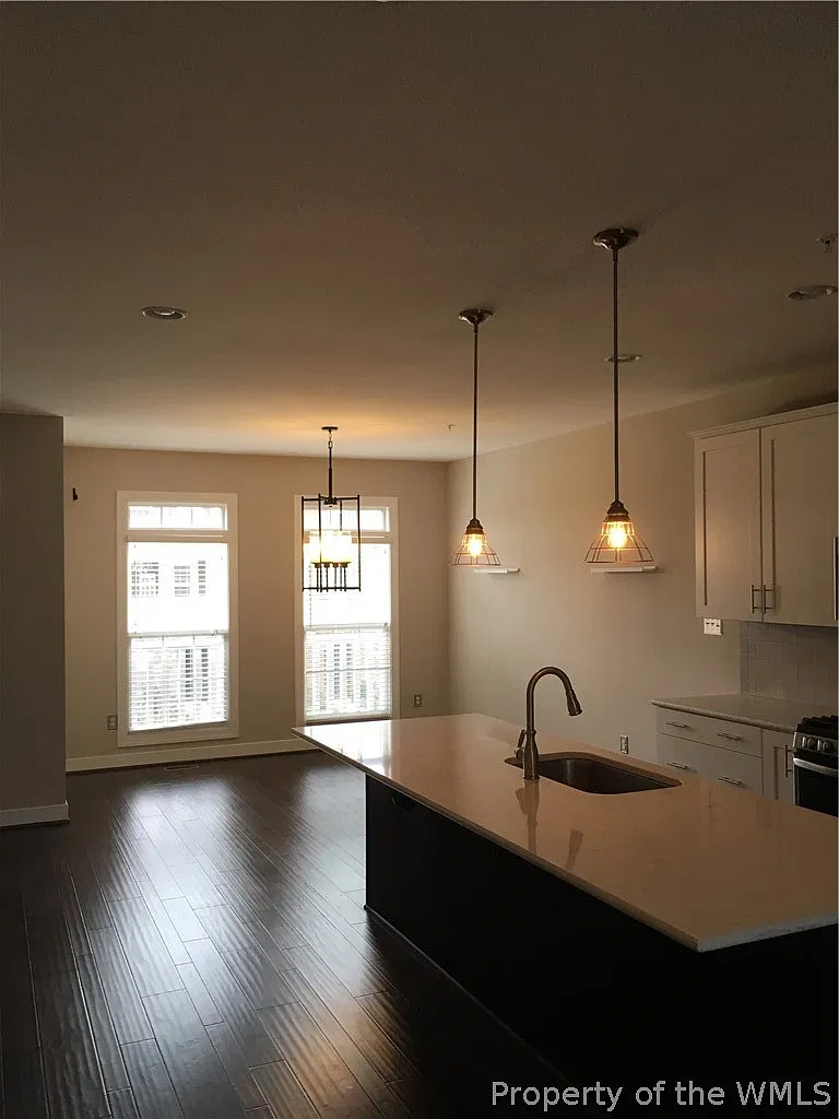 3 bed, 3.5 bath, 2087 sqft, $2,995 — Photo 1