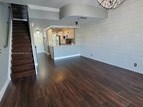 5th image of 205 Mallory Ct