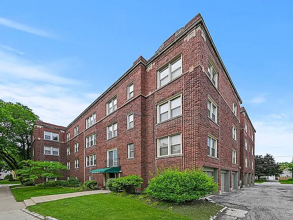 2nd image of 600 N La Grange Rd APT B1
