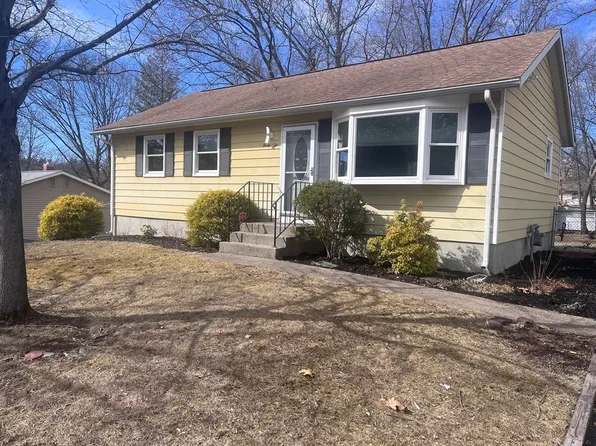 32 Ruby Rd, Springfield, MA 01108