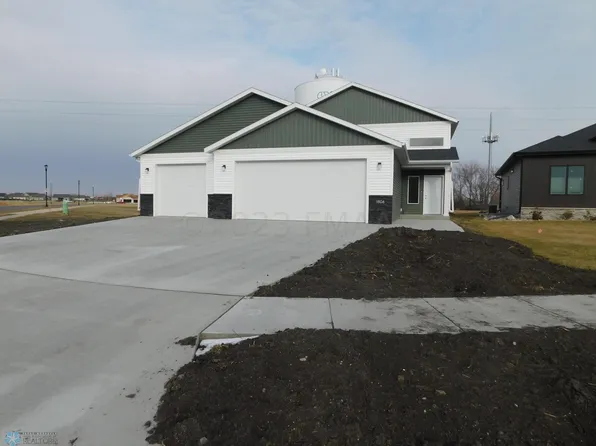 1806 65th Ave S, Fargo, ND 58104