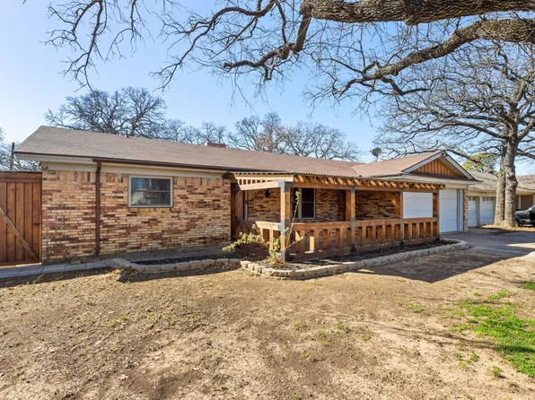 829 Oakwood Ave, Hurst, TX 76053