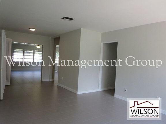 2nd image of 2801 Parkland Dr