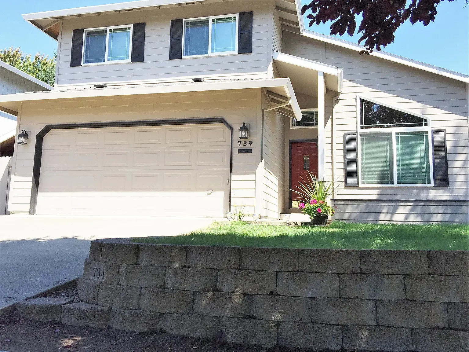 3 bed, 1624 sqft, $2,700 — Photo 1