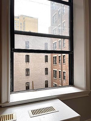 5th image of 2350 Broadway #440