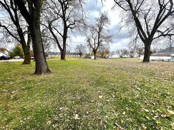 W Hinton Ave, Moberly, MO 65270