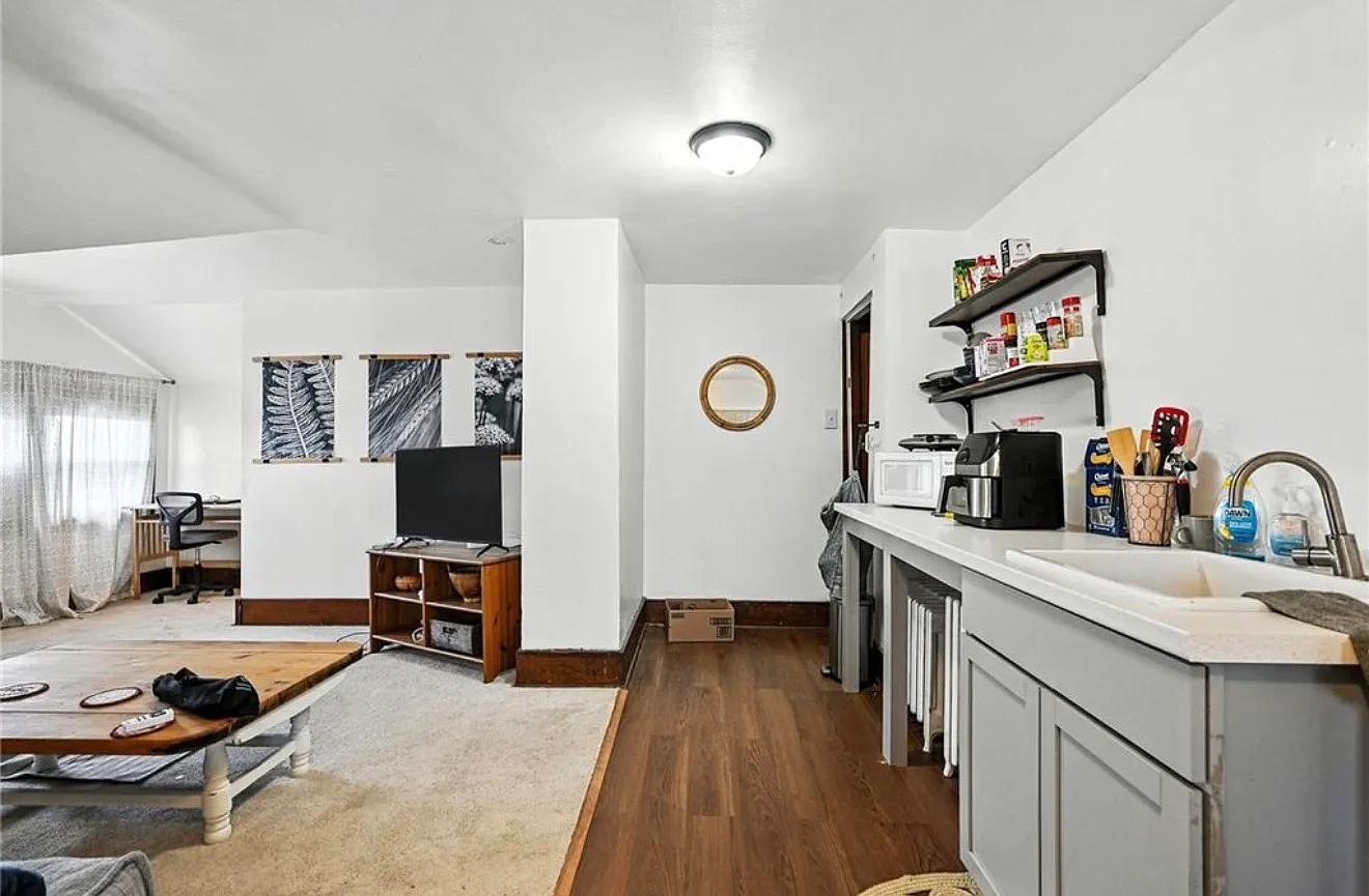 1 bed, 850 sqft, $1,200 — Photo 3