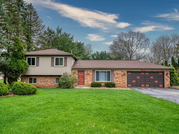 4420 Harvey Lake Rd, Highland, MI 48356