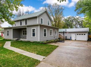 3218 Coggon Rd, Coggon, IA 52218