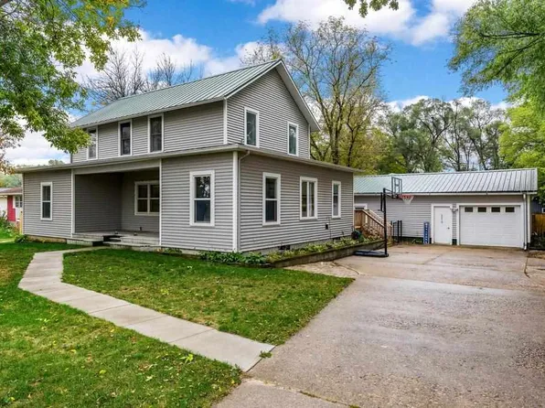 3218 Coggon Rd, Coggon, IA 52218